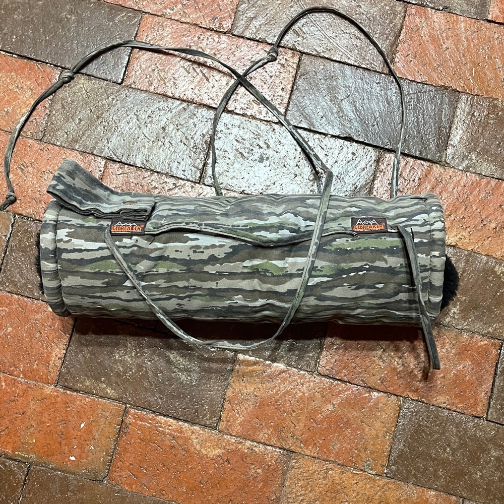 Realter Icebreaker Camouflage hand warmer muff for work or hunting or football